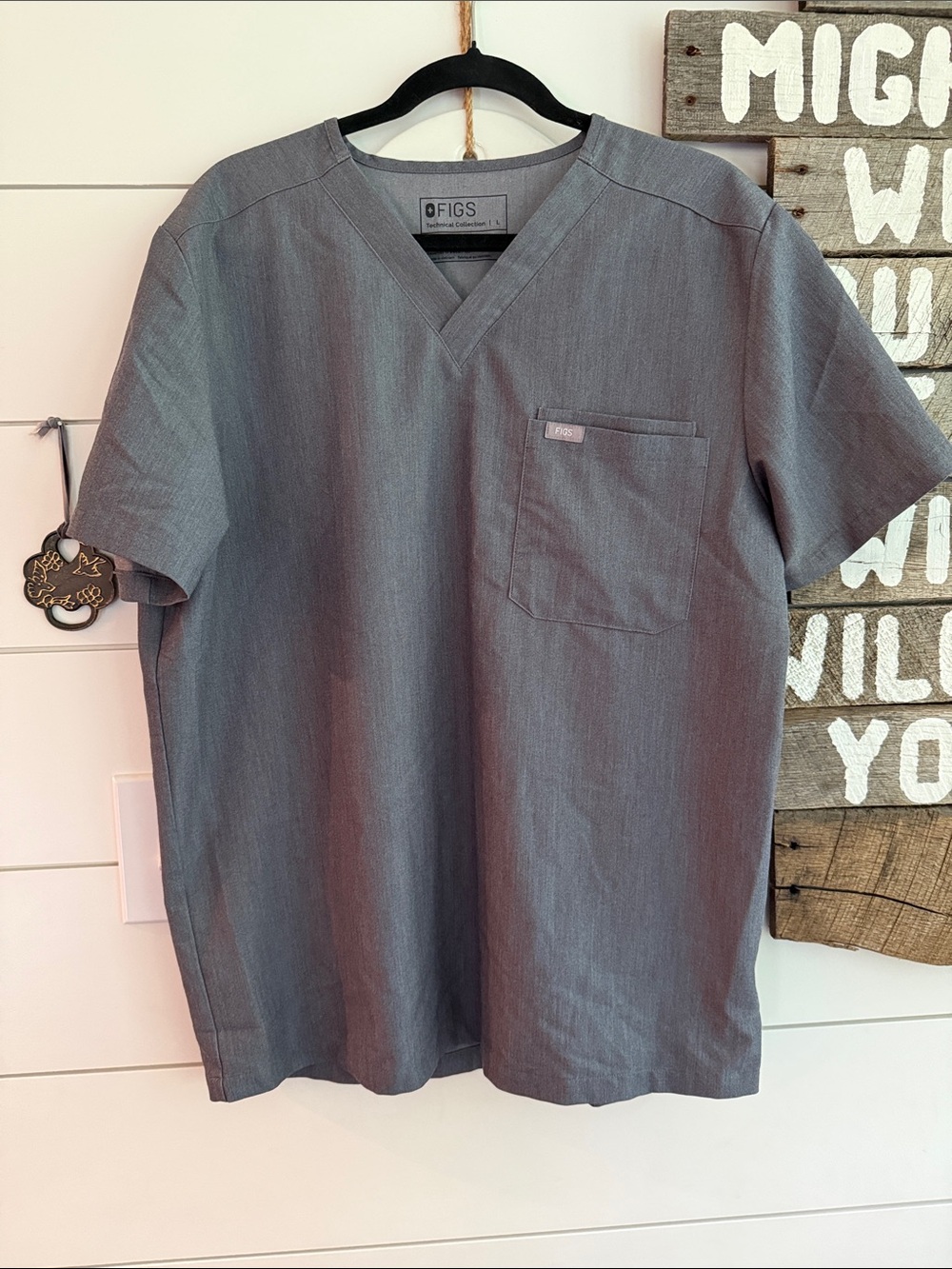 Figs Leon scrub too size large